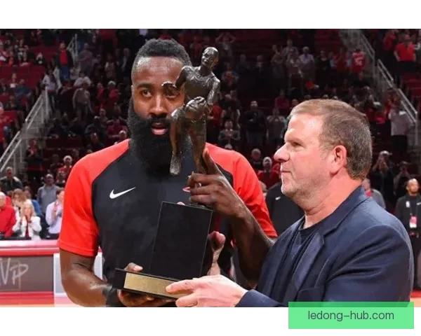 骑士主帅高度评价哈登称从未对任何球员上场使用如此有信心